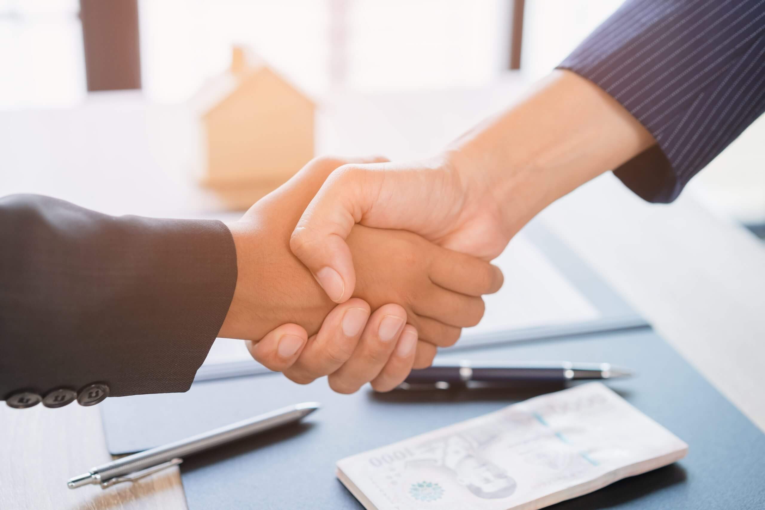 Real estate broker agent Shake hands after customer signing cont